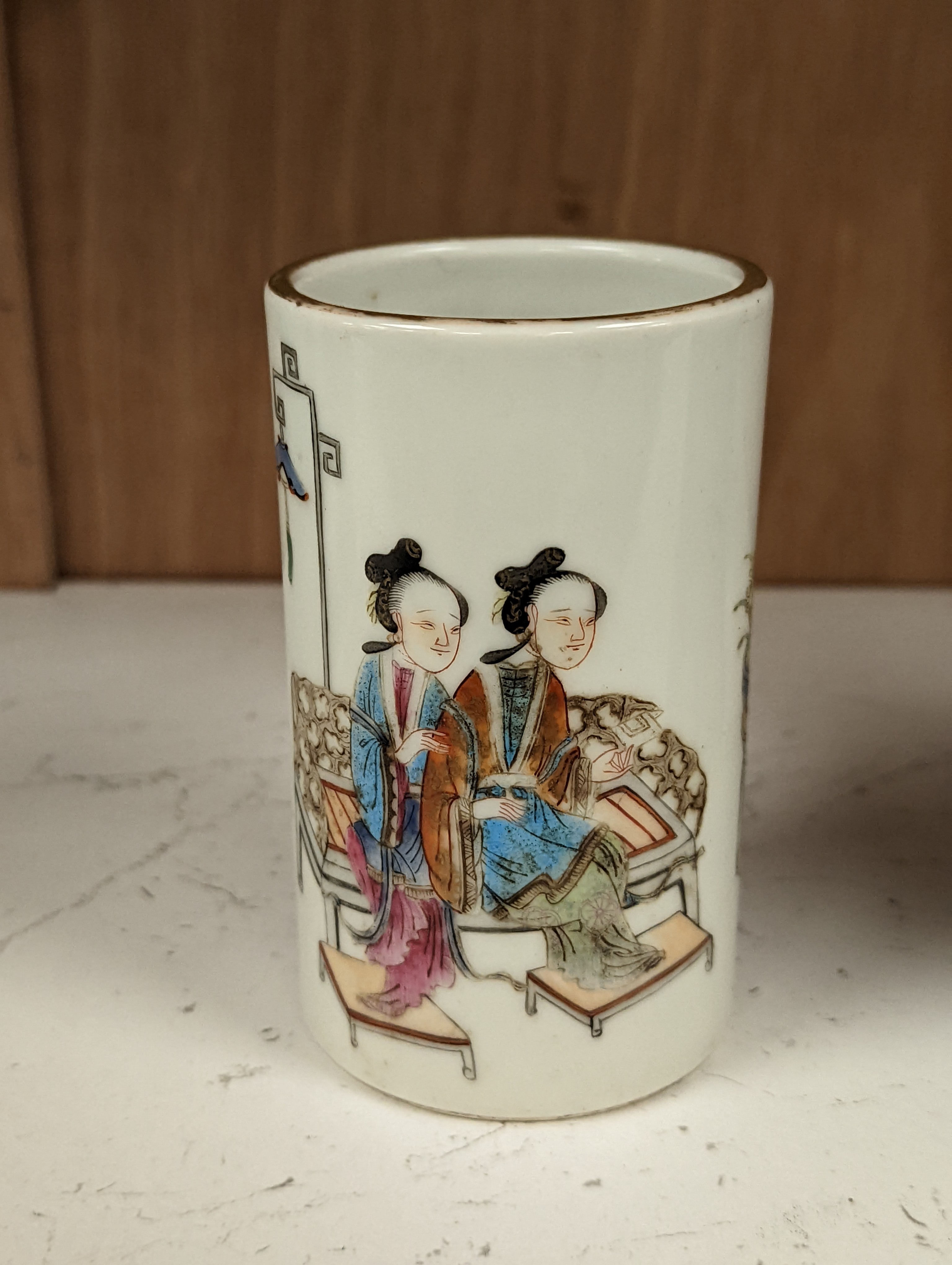 A Chinese famille rose brushpot - 11cm high